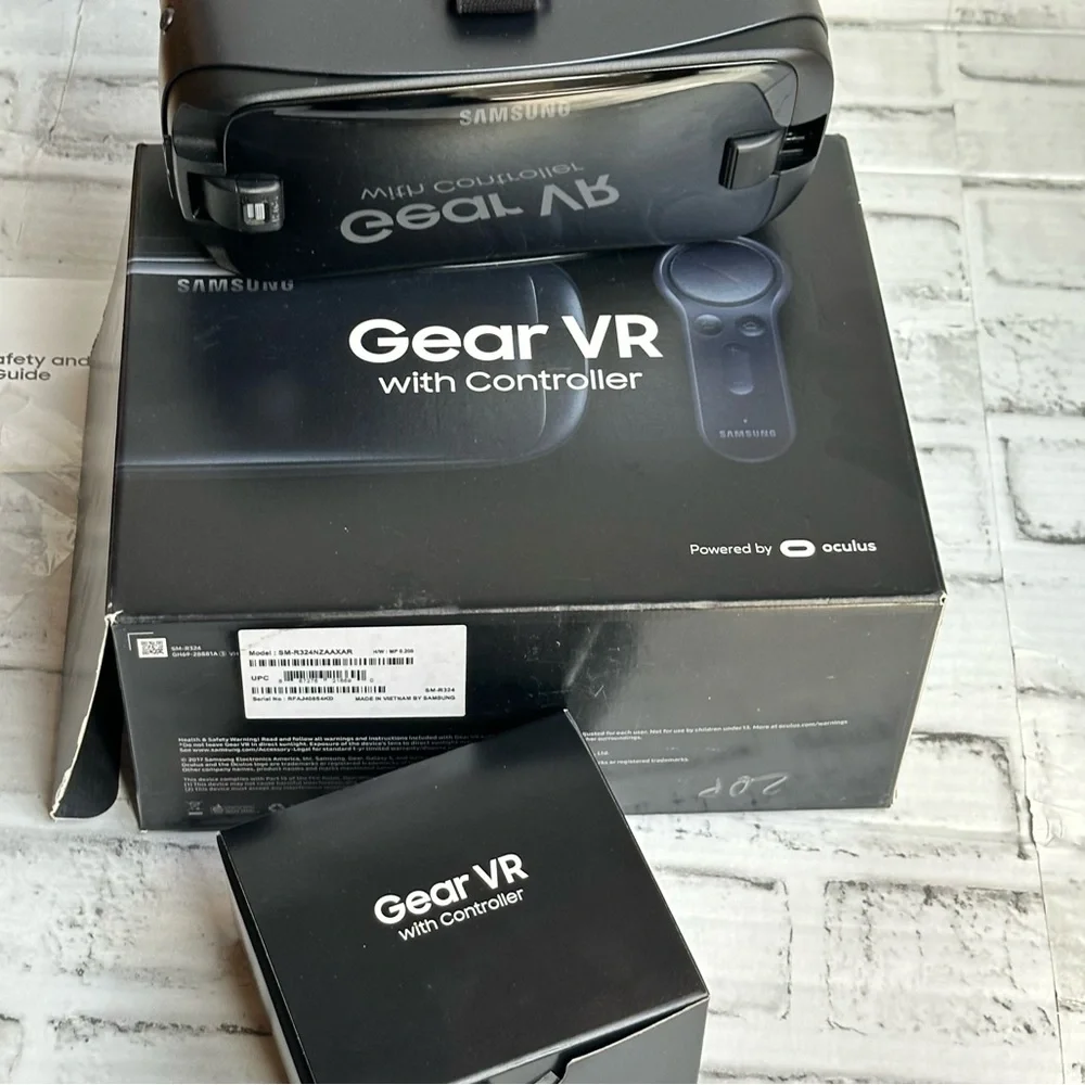 Samsung Gear VR with Controller - Black